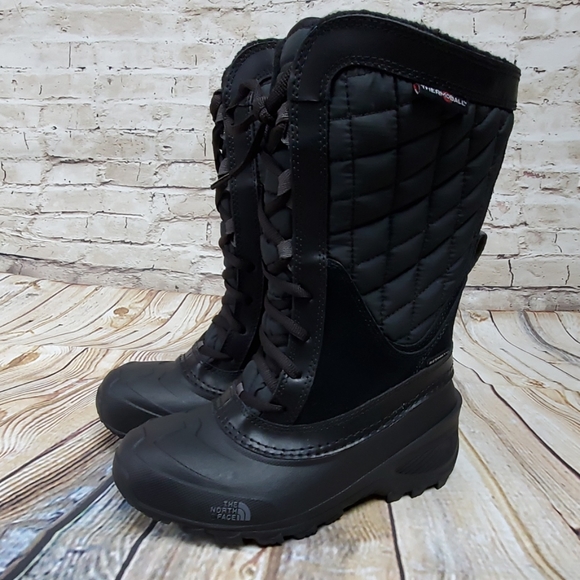 New in box Youth Thermoball Shelista Boots - Picture 2 of 8
